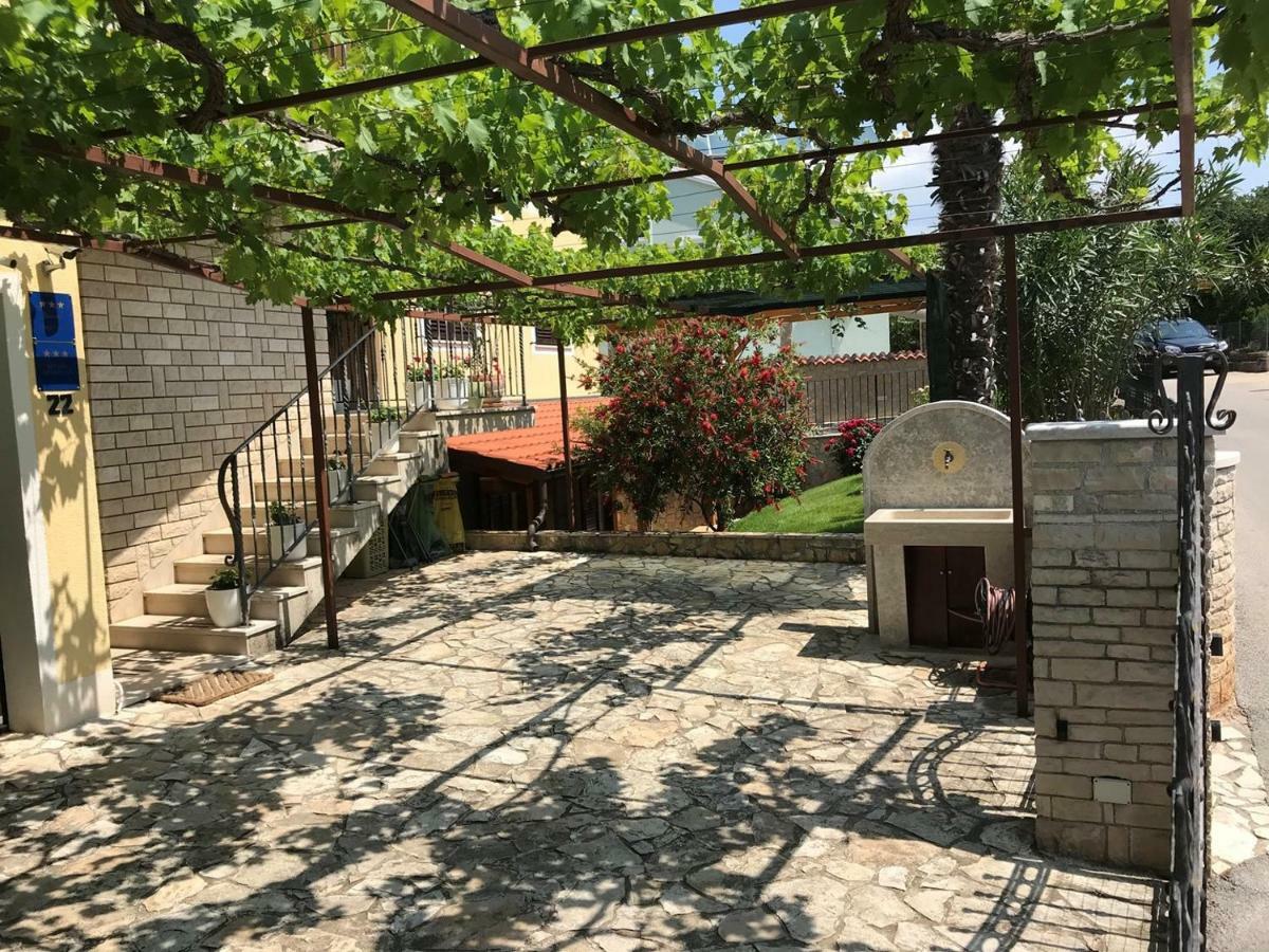 Apartment Villa-Bukvic Pjescana Uvala Esterno foto