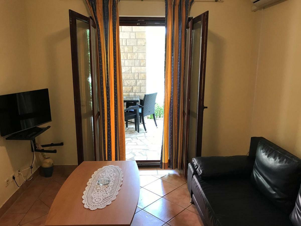 Apartment Villa-Bukvic Pjescana Uvala Esterno foto