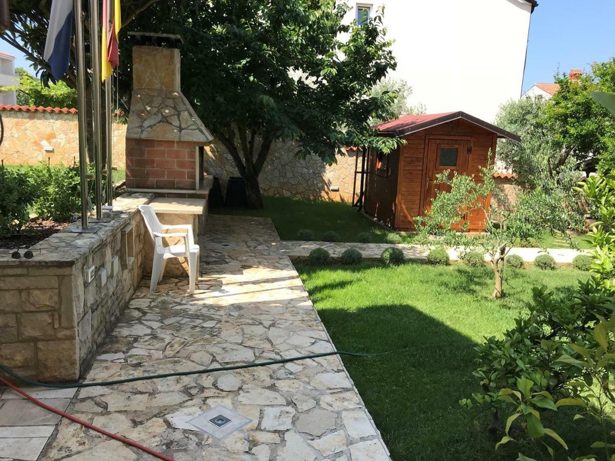 Apartment Villa-Bukvic Pjescana Uvala Esterno foto