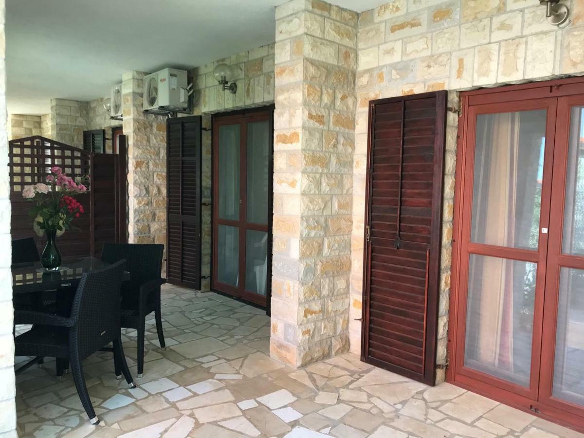 Apartment Villa-Bukvic Pjescana Uvala Esterno foto