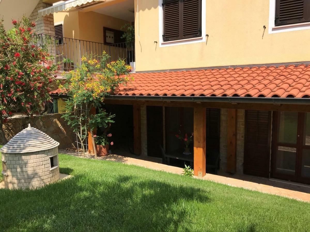 Apartment Villa-Bukvic Pjescana Uvala Esterno foto
