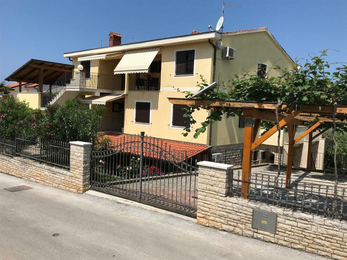 Apartment Villa-Bukvic Pjescana Uvala Esterno foto