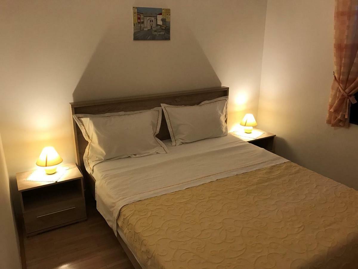 Apartment Villa-Bukvic Pjescana Uvala Esterno foto
